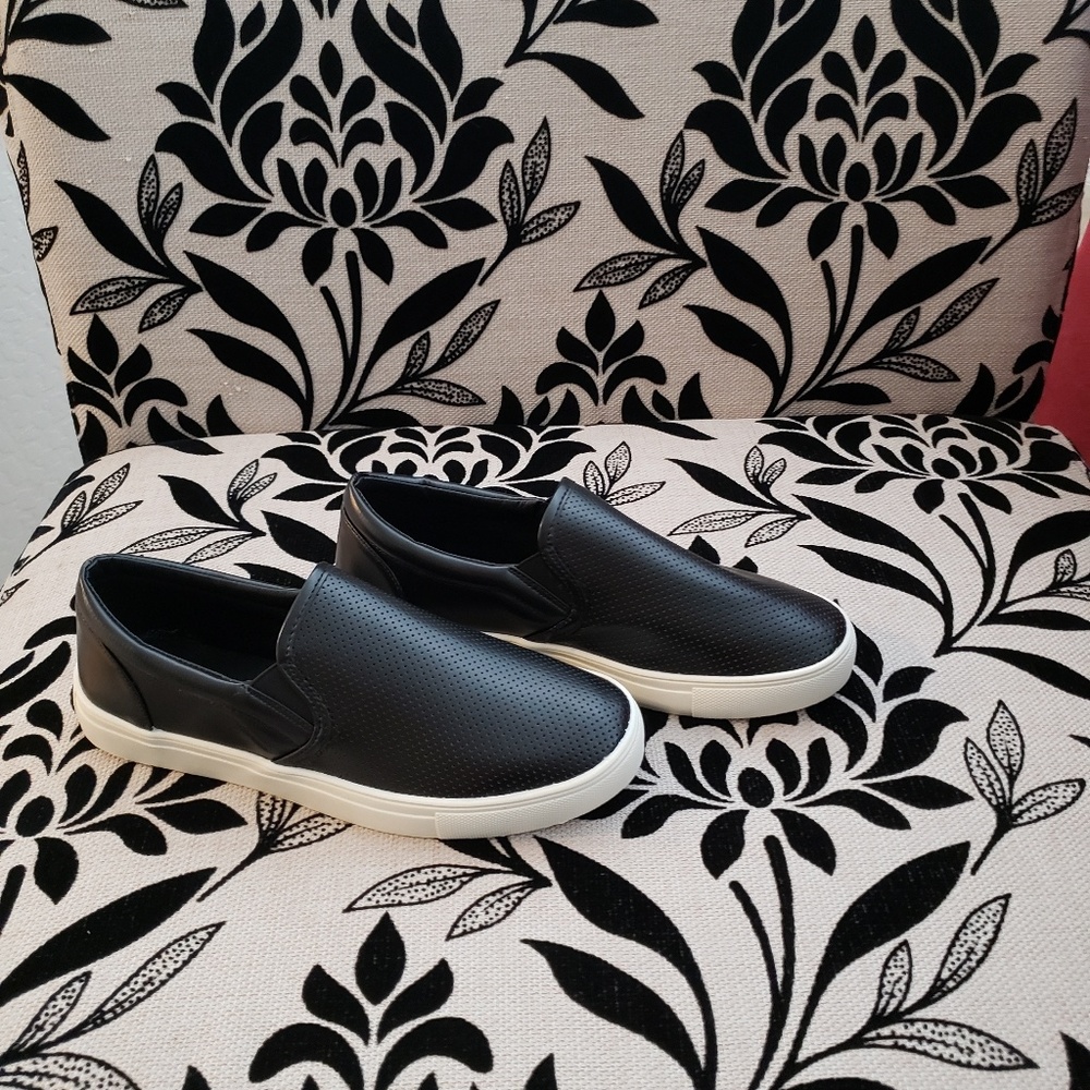 Slip on casual shoes